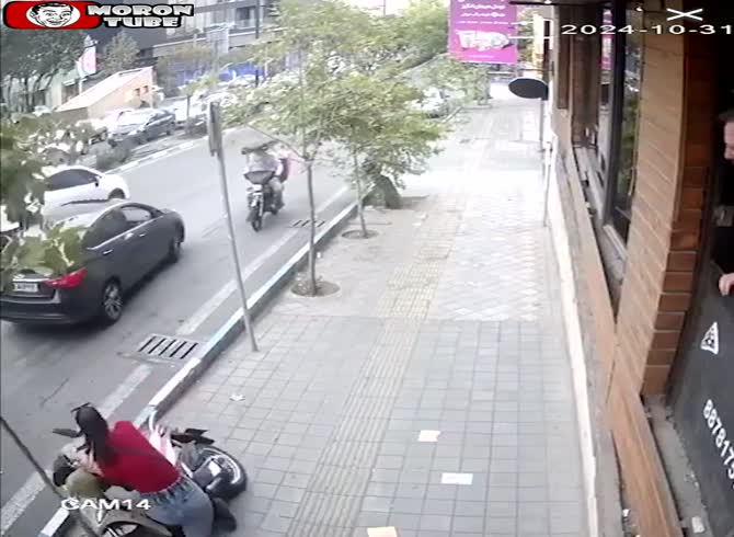 Video :A woman is detained for not wearing a hijab after defending herself against harassment